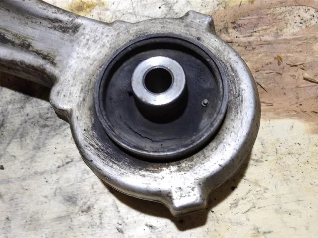 Качающийся рычаг правый для Nissan Teana J32 2008-2013 на фотографиях