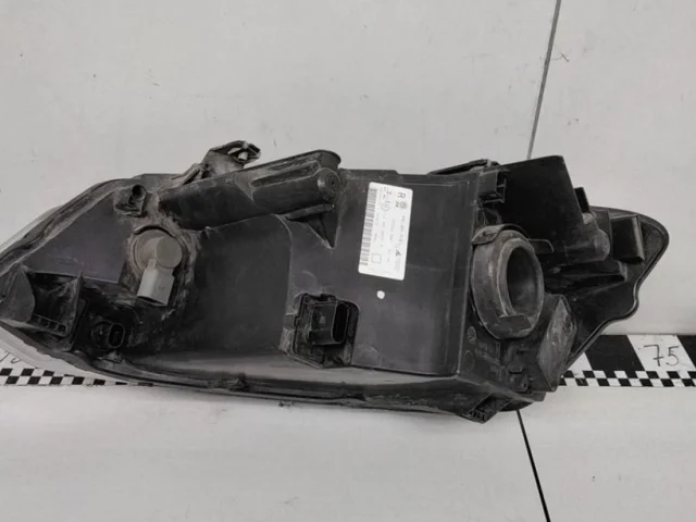 Фара правая для Volkswagen Polo V (6R) 2009-2014 на фотографиях