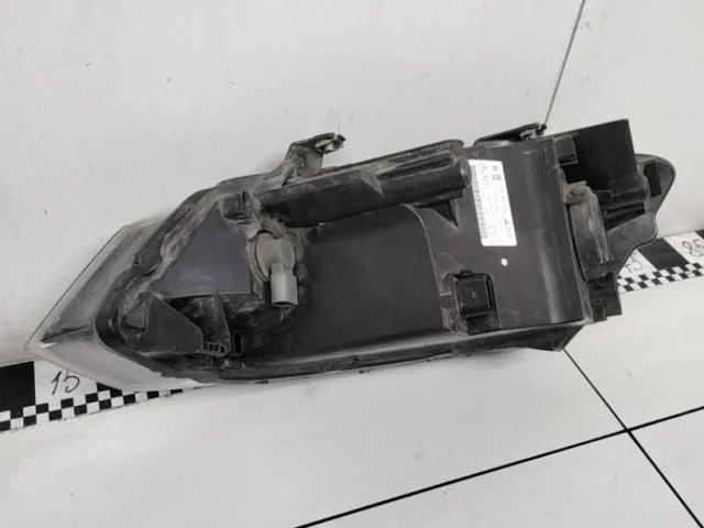 Фара правая для Volkswagen Polo V (6R) 2009-2014 на фотографиях