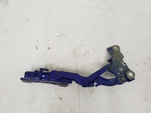 Петля капота левая для BMW 3er G20 2018+ на фотографиях