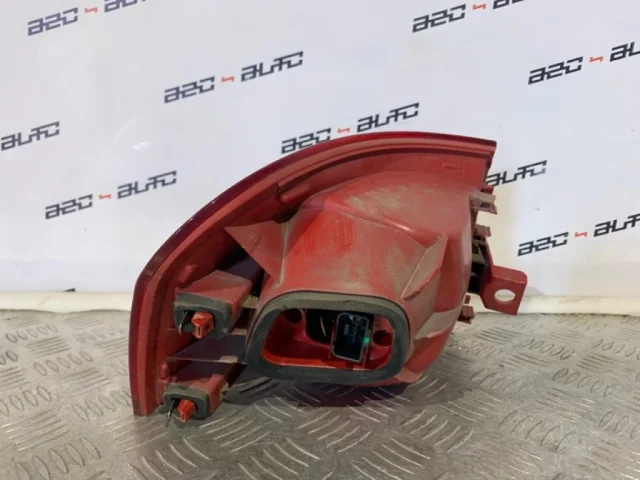 Фонарь внешний правый для Volkswagen Passat Variant (B6, Typ 3C) 2004-2010 на фотографиях