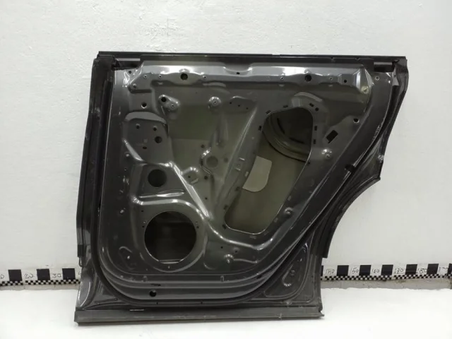 Дверь задняя правая для Audi Q8 4M 2018-2023 на фотографиях