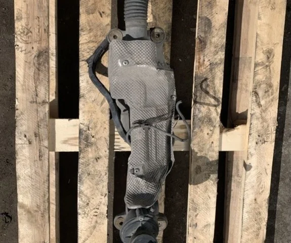 Пыльник рулевой рейки для Volkswagen Passat (B6, Typ 3C) 2005-2010 на фотографиях