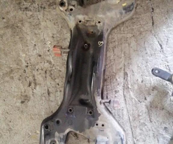 Балка переднего моста для Volkswagen Polo V (6R) 2009-2014 на фотографиях