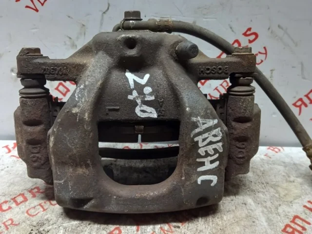 Суппорт передний левый для Toyota Avensis Седан T270 2008-2018 на фотографиях