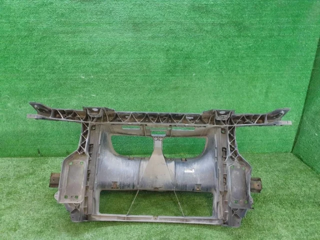 Панель радиатора (телевизор) для BMW 1er Е81 2007-2012 на фотографиях