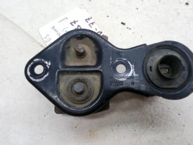 Замок капота левый для Mercedes-Benz M class W164 2005-2011 на фотографиях