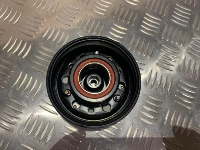 Компрессор кондиционера для Skoda Rapid I NH3 2012-2017 на фотографиях