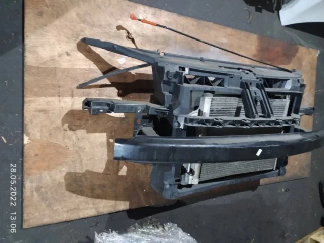 Панель радиатора (телевизор) для Volkswagen Polo IV (9N3) 2005-2009 на фотографиях