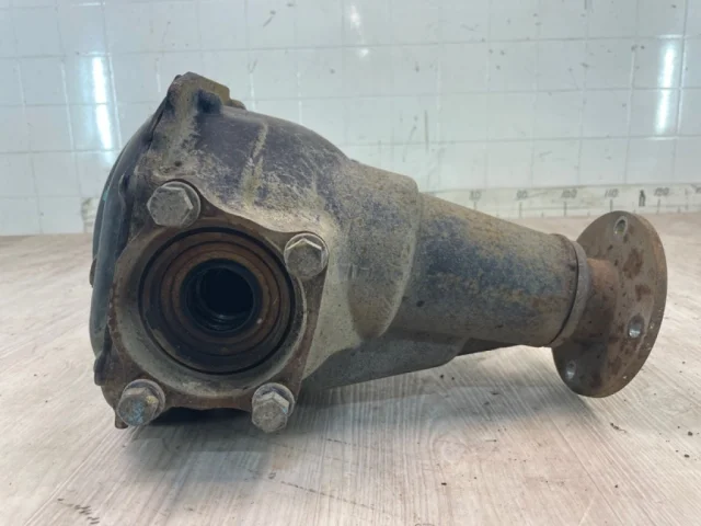 Редуктор переднего моста для Mitsubishi Pajero V90 5dr rest II 2014-2020 на фотографиях