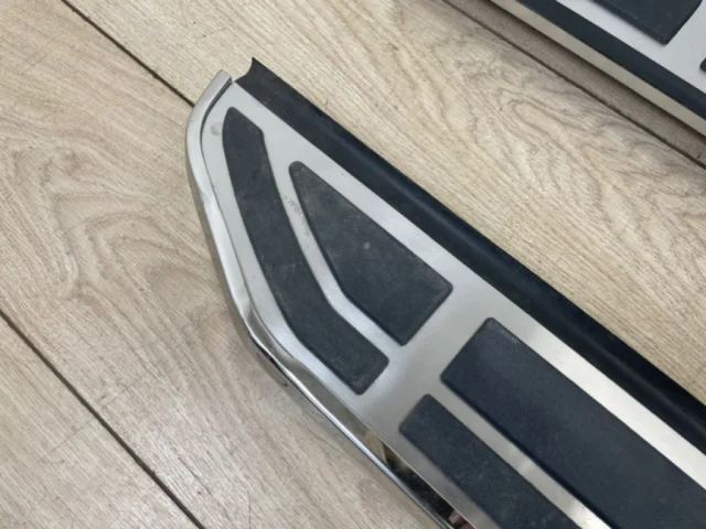 Подножка левая для Volkswagen Touareg II (7P5) 2010-2014 на фотографиях