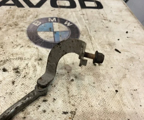 Датчик дорожного просвета передний для Skoda Octavia A7 на фотографиях