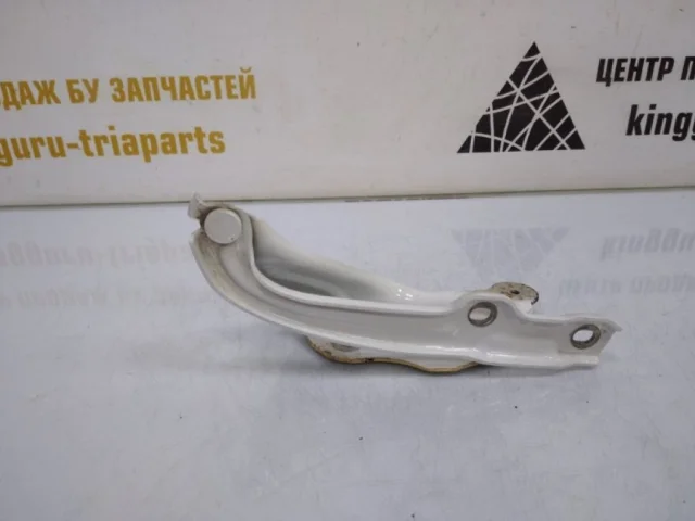 Петля капота левая для Skoda Octavia A7 rest на фотографиях