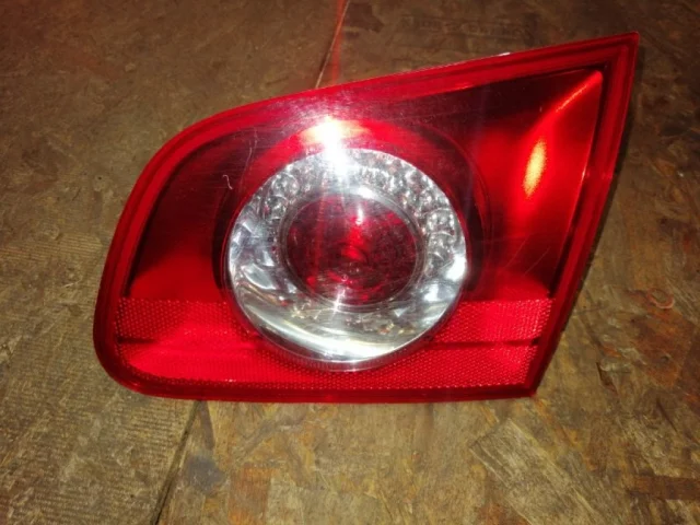 Фонарь внутренний правый для Volkswagen Passat Variant (B6, Typ 3C) 2004-2010 на фотографиях