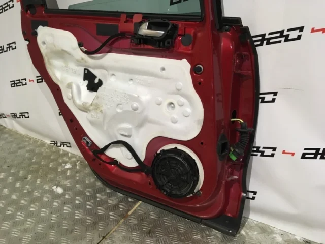 Двери для Citroen C4 Хэтчбек 2010-2016 на фотографиях