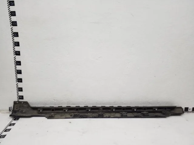 Накладка порога левая для Volkswagen Passat (B8) Variant 2014-2019 на фотографиях