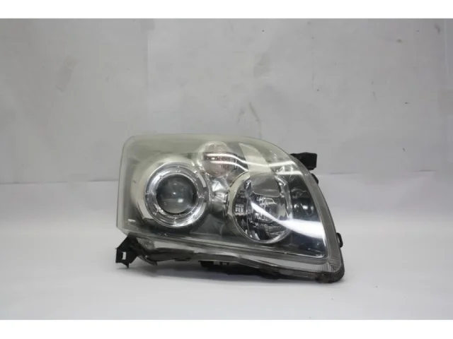 Фары для Toyota Avensis Универсал T250 2003-2008 на фотографиях