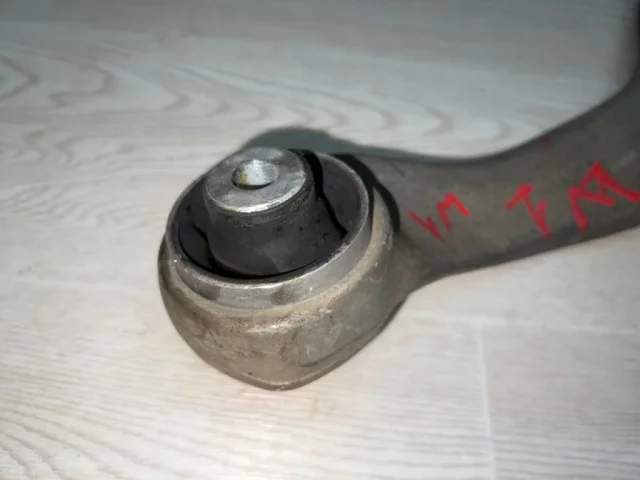 Рычаг передний правый нижний для BMW 5er Ф10 2010-2013 на фотографиях