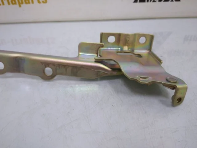 Петля капота правая для Hyundai ix35 1 2009-2013 на фотографиях