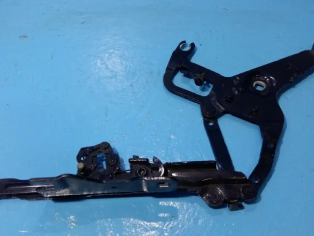 Петля капота левая для BMW X5 F15 (Ф15) 2013-2018 на фотографиях