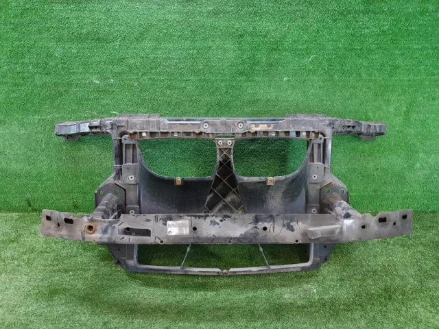 Панель радиатора (телевизор) для BMW 1er Е81 2007-2012 на фотографиях