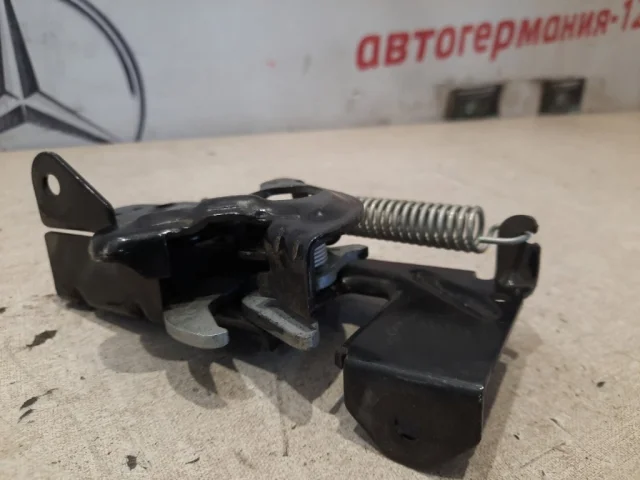 Замок капота правый для BMW 3er F30 2011-2019 на фотографиях