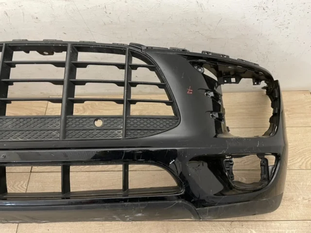 Бампер передний для Porsche Macan 95B 2014-2023 на фотографиях