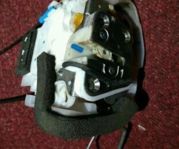 Двери для Subaru Legacy Универсал BR/B14 2009-2015 на фотографиях