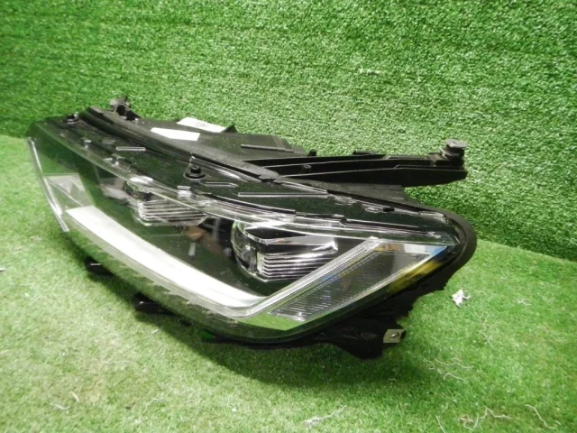 Фары для Volkswagen Passat (B8.5) 2019+ на фотографиях