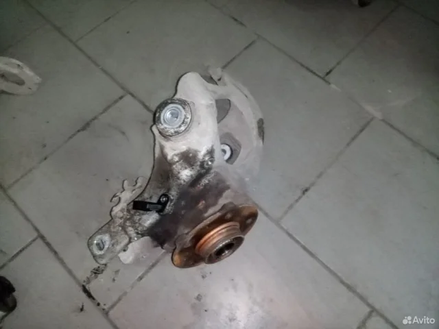 Цапфа задняя левая для Audi A6 C7 2010-2018 на фотографиях