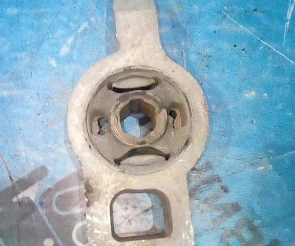 Рычаг передний левый нижний для Skoda Octavia A5 на фотографиях