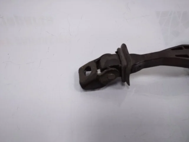 Ограничитель двери передней левой для BMW X5 G05 2018+ на фотографиях