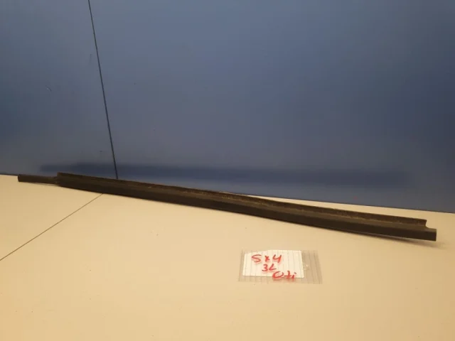 Молдинг двери задний левый для Suzuki SX4 2006-2009 на фотографиях