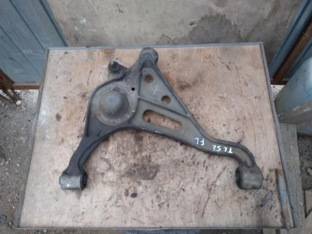 Рычаг передний левый нижний для Suzuki Grand Vitara 1998-2005 на фотографиях