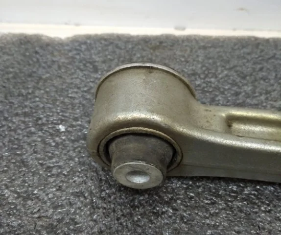 Рычаг передний правый верхний для BMW 5er G30 2016-2023 на фотографиях