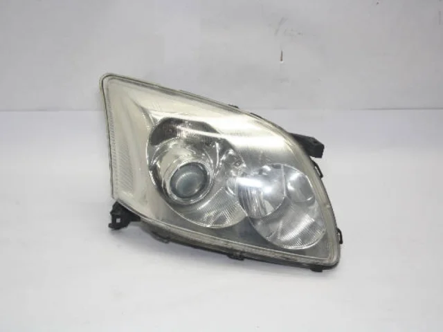 Фары для Toyota Avensis Универсал T250 2003-2008 на фотографиях