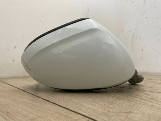 Стекла и зеркала для Volkswagen Passat (B8.5) 2019+ на фотографиях