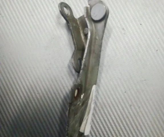 Петля капота левая для Volvo S40 VS 1995-2004 на фотографиях