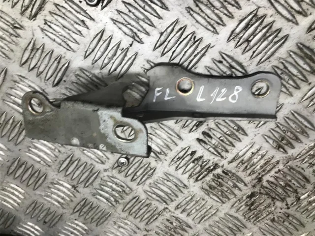 Крепление петли капота для Hyundai Tucson JM 2004-2009 на фотографиях