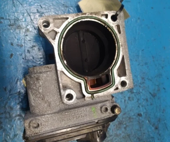 Дроссельная заслонка для Ford Galaxy CD340 2006-2015 на фотографиях