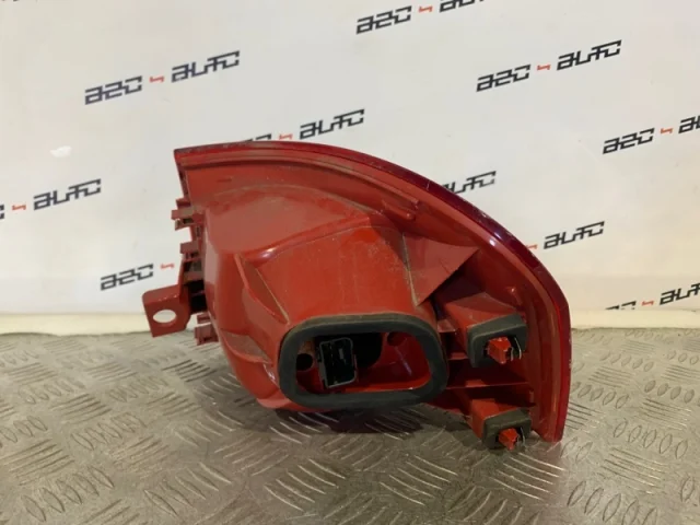 Фонарь внешний левый для Volkswagen Passat Variant (B6, Typ 3C) 2004-2010 на фотографиях