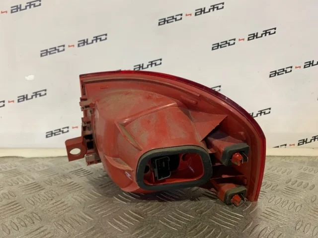 Фонарь внешний левый для Volkswagen Passat Variant (B6, Typ 3C) 2004-2010 на фотографиях