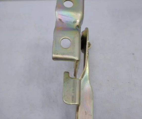 Петля капота левая для Hyundai ix35 1 2009-2013 на фотографиях