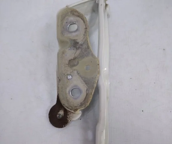 Петля капота левая для Skoda Octavia A7 rest на фотографиях