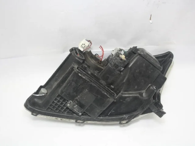 Фары для Toyota Avensis Универсал T250 2003-2008 на фотографиях