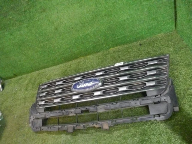 Решетка переднего бампера для Ford Explorer U502 rest 2014-2019 на фотографиях