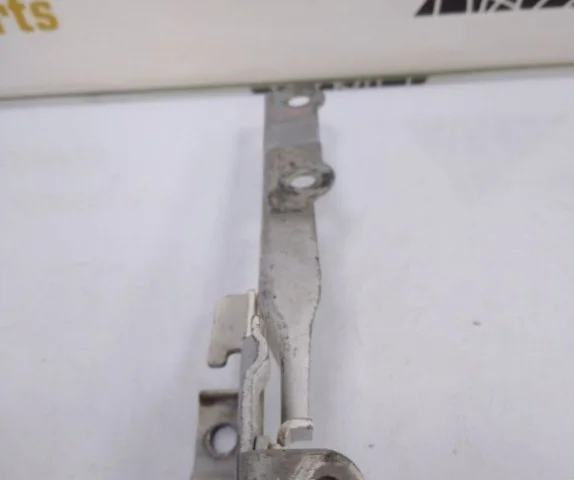 Петля капота левая для Hyundai ix35 1 2009-2013 на фотографиях