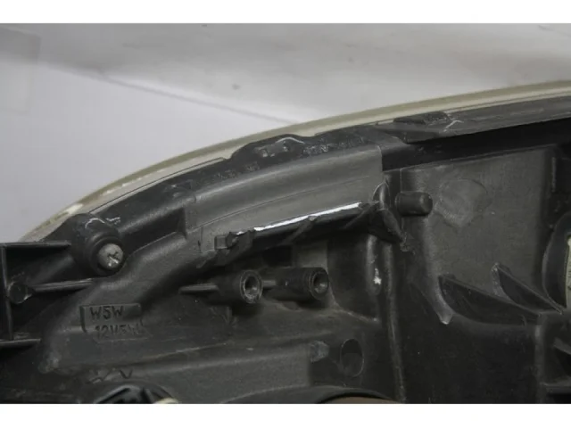 Фары для Toyota Avensis Универсал T250 2003-2008 на фотографиях