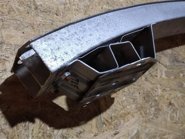 Усилитель заднего бампера для Toyota Avensis Универсал T250 2003-2008 на фотографиях