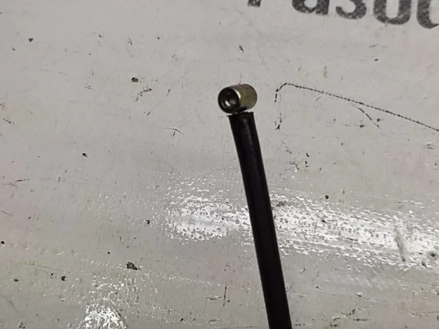 Трос замка капота для Mercedes-Benz C class CL203 2000-2008 на фотографиях